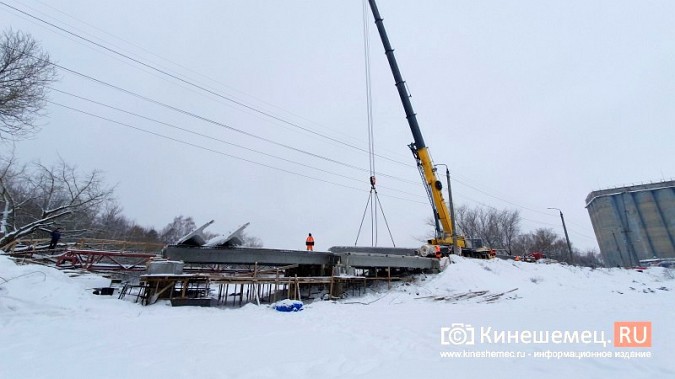 На опоры моста через Казоху монтируют пролётные конструкции фото 5