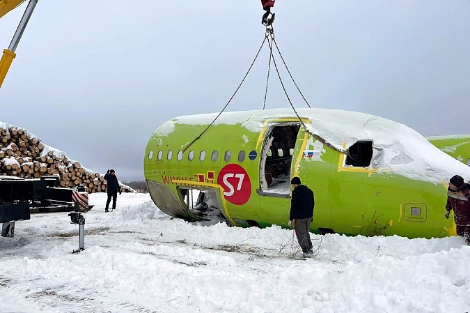 В туркомплексе на берегу Волги установили арт-объект из фюзеляжа списанного аэробуса А-319 фото 3