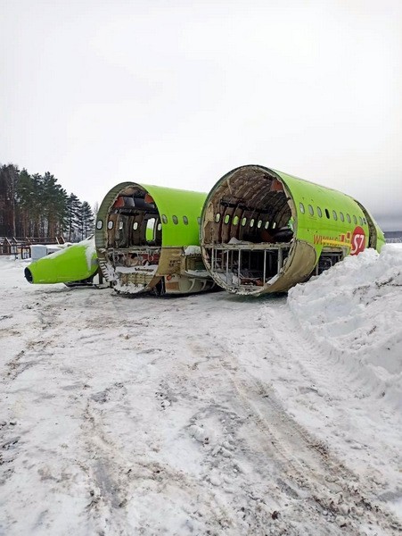 В туркомплексе на берегу Волги установили арт-объект из фюзеляжа списанного аэробуса А-319 фото 6