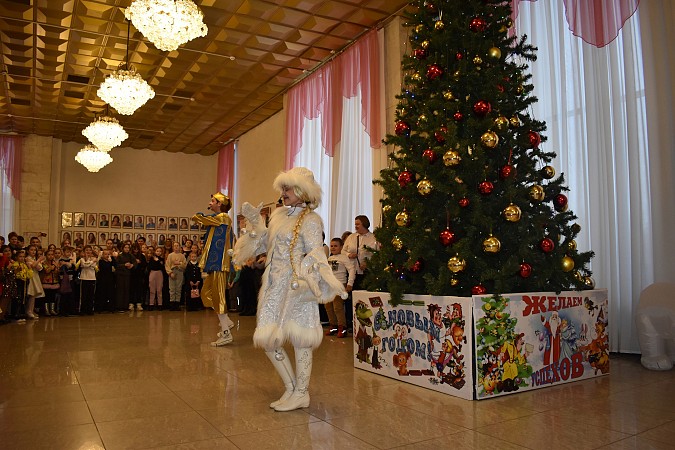 Ёлки главы Кинешмы собрали одаренных ребят и детей из семей участников СВО фото 9