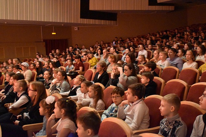 Ёлки главы Кинешмы собрали одаренных ребят и детей из семей участников СВО фото 19