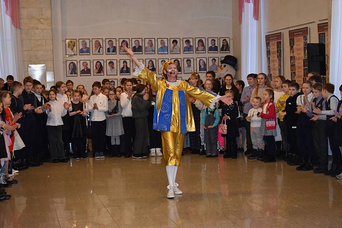 Ёлки главы Кинешмы собрали одаренных ребят и детей из семей участников СВО фото 18