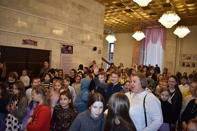 Ёлки главы Кинешмы собрали одаренных ребят и детей из семей участников СВО фото 7