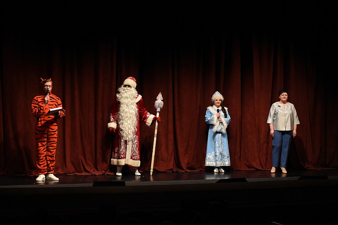 Ёлки главы Кинешмы собрали одаренных ребят и детей из семей участников СВО фото 4