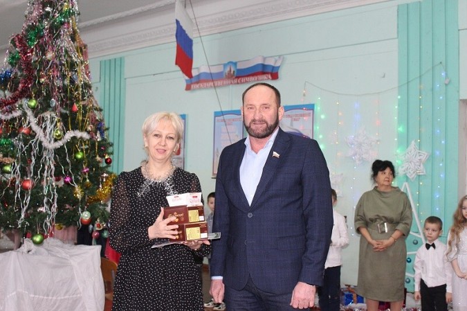 В школе №17 подведены итоги конкурса новогодних поделок фото 2