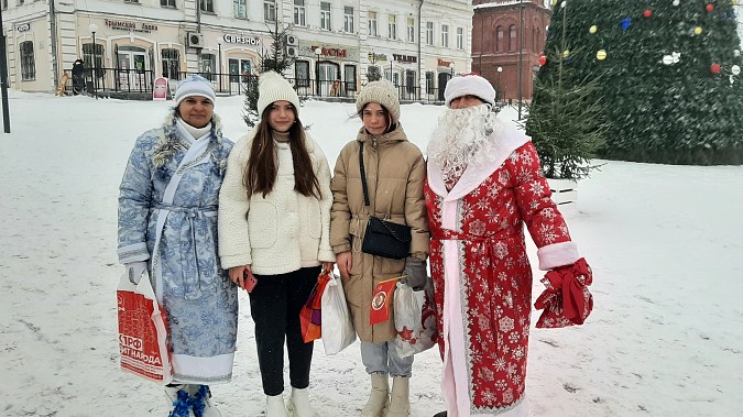 Коммунисты Кинешмы провели акцию «Советский, красный Дед Мороз» фото 6