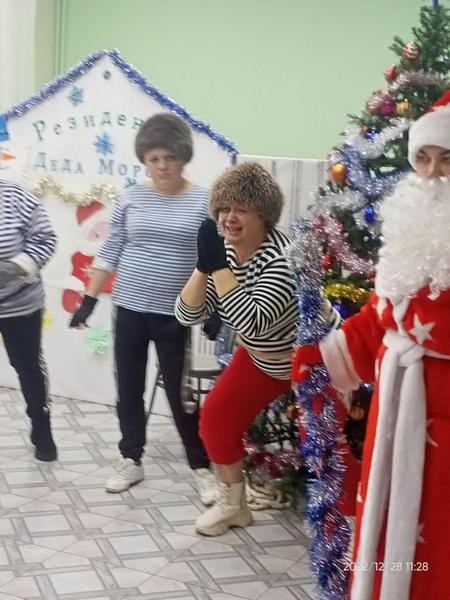 В Кинешемском социально-реабилитационном центре состоялось юмористическое новогоднее шоу фото 9
