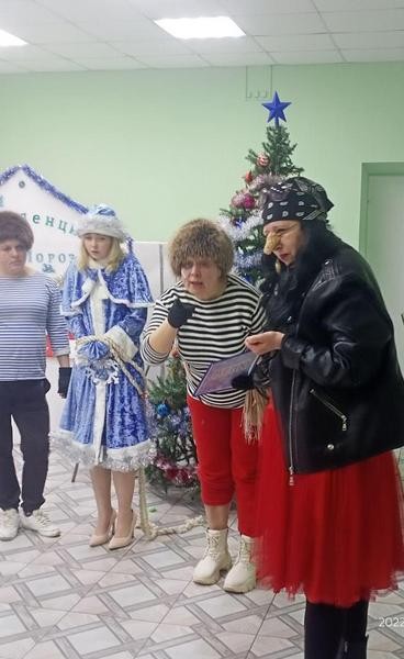 В Кинешемском социально-реабилитационном центре состоялось юмористическое новогоднее шоу фото 2