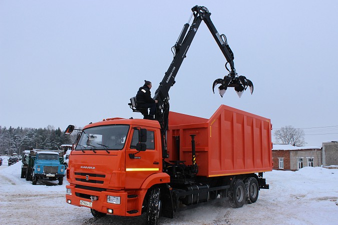 В распоряжение УГХ поступил новый ломовоз фото 2