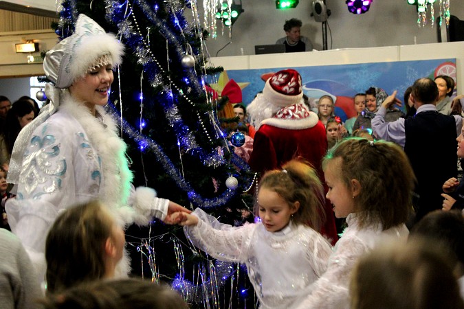 В Кинешме состоялась епархиальная Рождественская ёлка фото 8