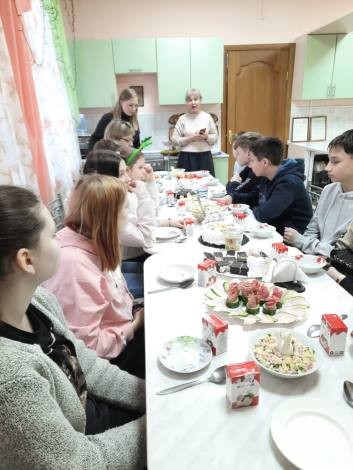 С воспитанниками Кинешемского детского дома провели мастер-класс «Вкусные пельмешки» фото 4