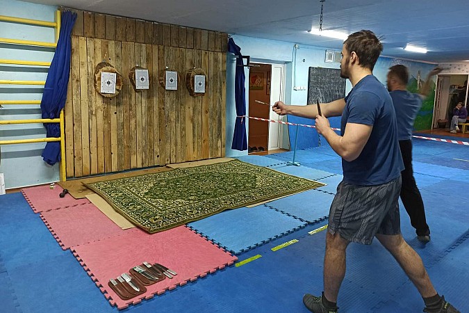 В Кинешме прошли турниры по метанию ножа и ножевому бою фото 6