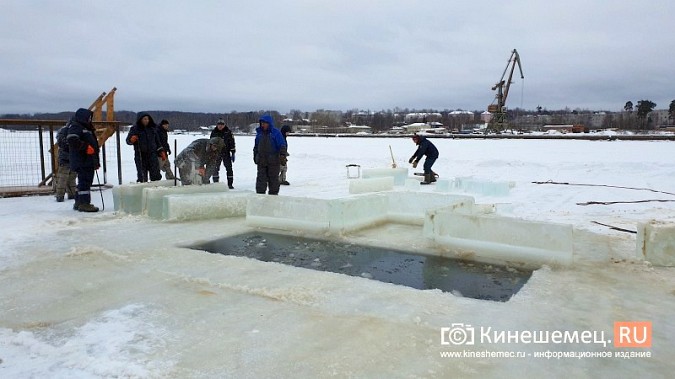 На реке Кинешемке приступили к подготовке Крещенской купели фото 5