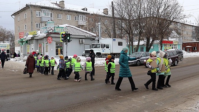 В Кинешме сотрудники полиции вместе с учениками школы №19 провели акцию «Сигналы жизни» фото 3