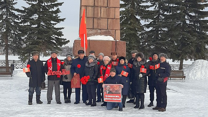 Коммунисты Кинешмы почтили память Владимира Ленина фото 4