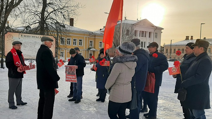Коммунисты Кинешмы почтили память Владимира Ленина фото 2