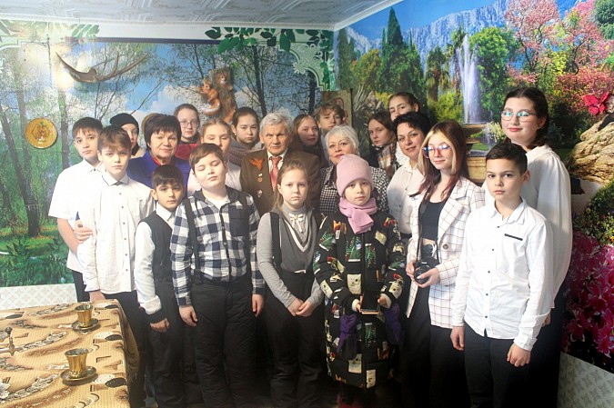 Школьники Кинешемского района посетили ветерана, высадившего 900 деревьев в память о Блокаде фото 9