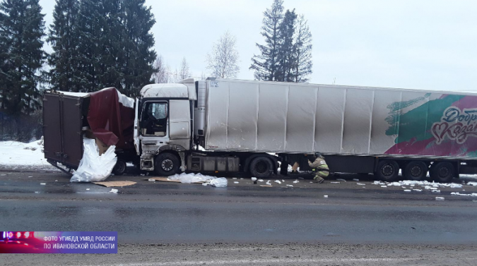 Опубликовано видео столкновения «Газели» с грузовым «Мерседесом» в Лежневском районе фото 3