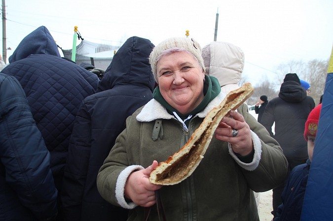 На празднике в Кинешемском районе съели 6-метровый пирог с капустой фото 3