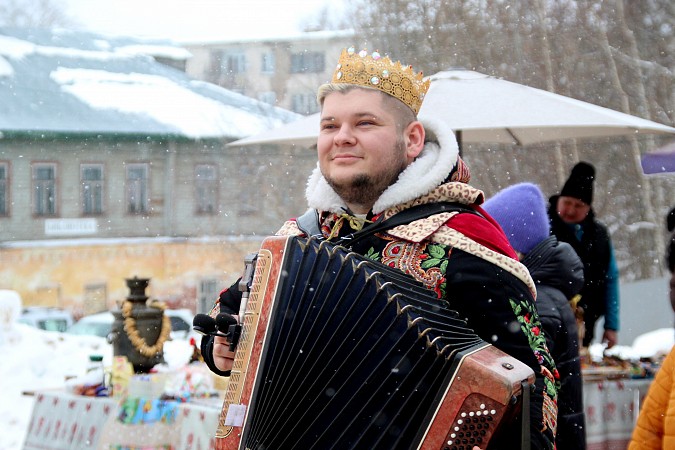 На празднике в Кинешемском районе съели 6-метровый пирог с капустой фото 8