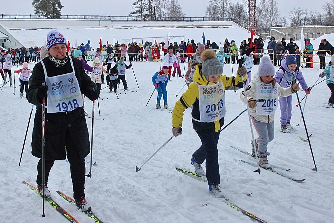 В Кинешме более 500 человек вышли на старт «Лыжни России» фото 12