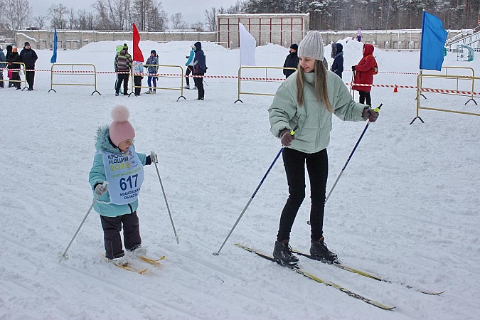 В Кинешме более 500 человек вышли на старт «Лыжни России» фото 10