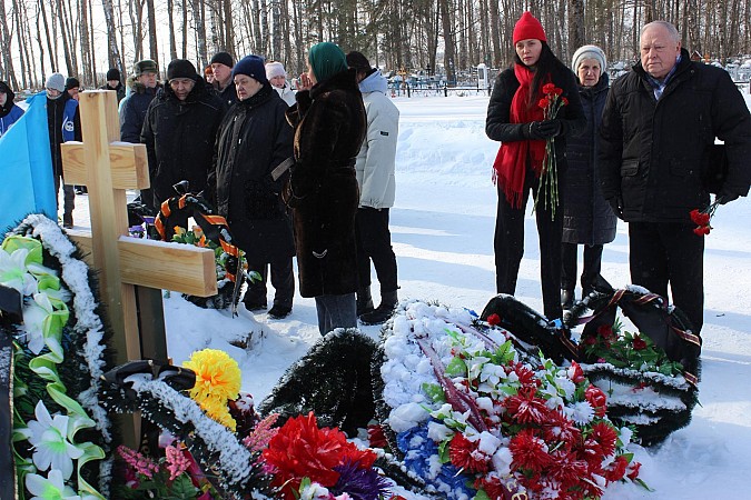 23 февраля в Кинешме возложили цветы к захоронениям и воинским мемориалам фото 5