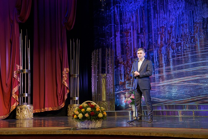 В Ивановском музтеатре состоялся концерт, посвященный 8 Марта, для семей участников СВО фото 9