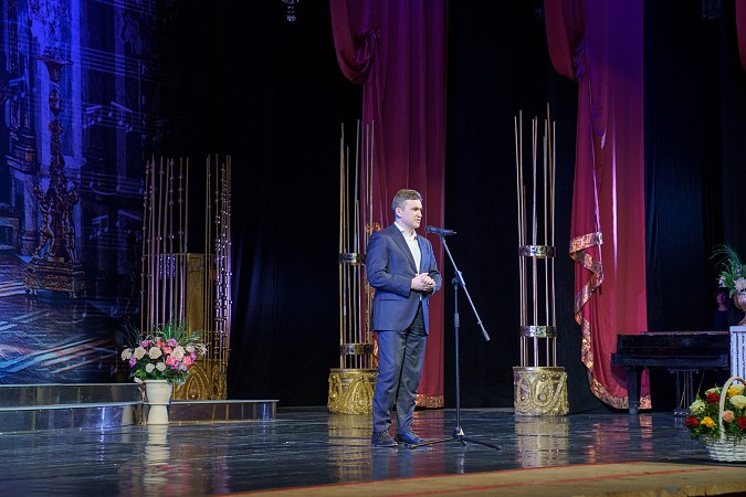 В Ивановском музтеатре состоялся концерт, посвященный 8 Марта, для семей участников СВО фото 8