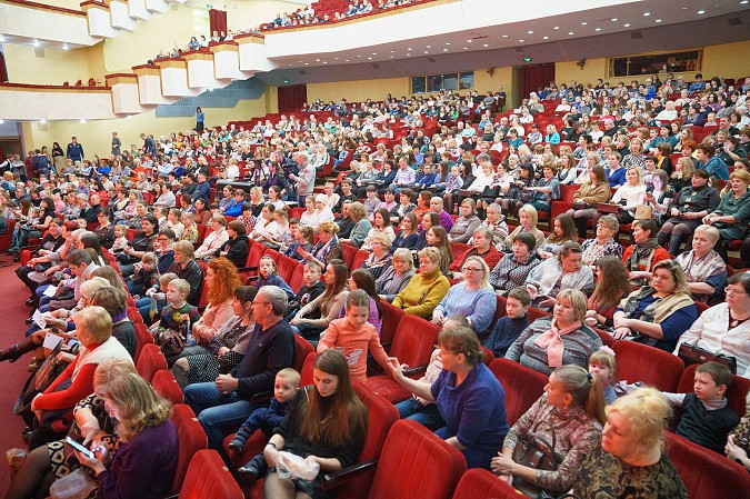 В Ивановском музтеатре состоялся концерт, посвященный 8 Марта, для семей участников СВО фото 7