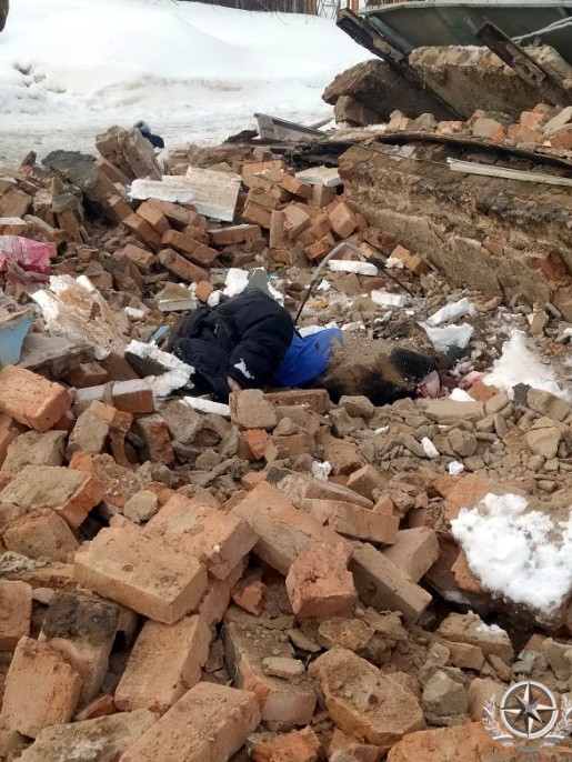 В Ивановской области мужчину убило рухнувшим козырьком магазина фото 4