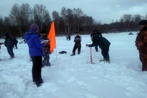 Сотрудники кинешемской колонии №3 победили на соревнованиях по зимней рыбалке фото 4