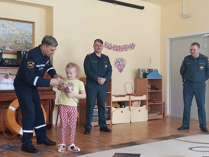 Для воспитанников детского сада №31 спасатели провели открытый урок по ОБЖ фото 7