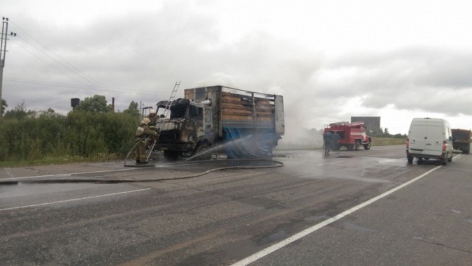 В Ивановской области загорелся грузовик фото 2