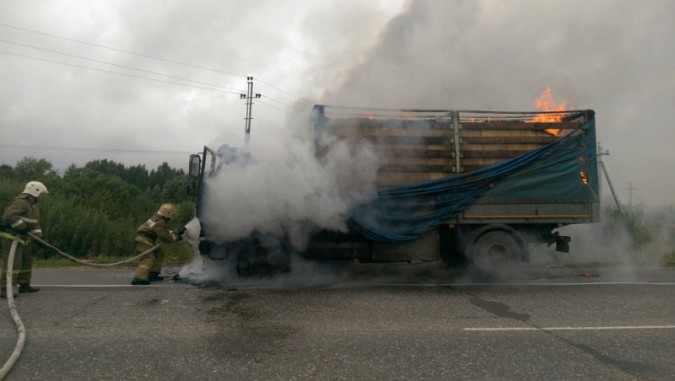 В Ивановской области загорелся грузовик фото 7