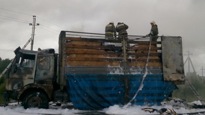 В Ивановской области загорелся грузовик фото 6