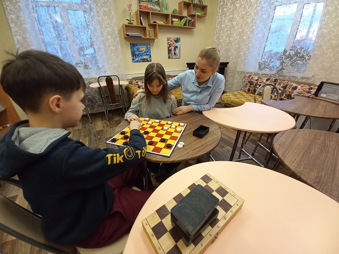 В Кинешемском детском доме познакомились с историей шахмат фото 2
