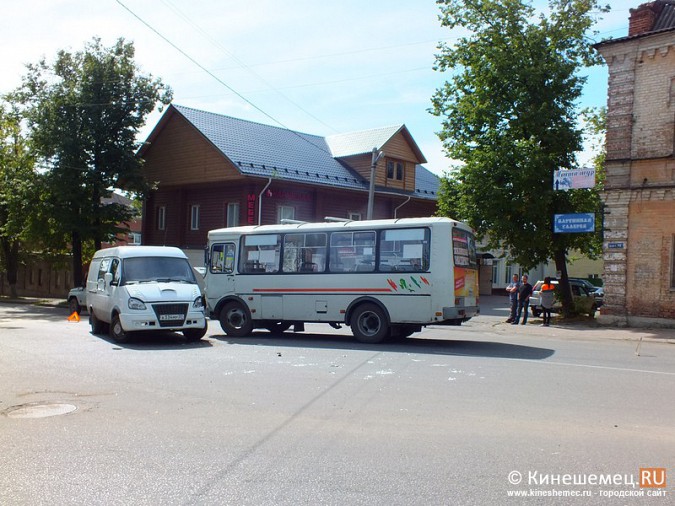 В Кинешме «Газель» столкнулась с пассажирским автобусом фото 2