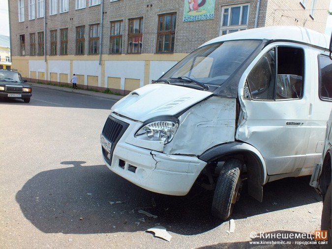 В Кинешме «Газель» столкнулась с пассажирским автобусом фото 4