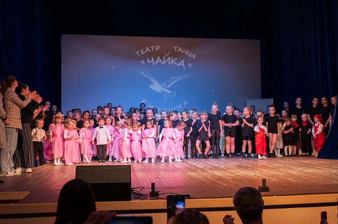В Кинешме прошёл юбилейный концерт детского театра-танца «Чайка» фото 25