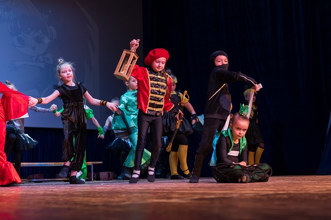 В Кинешме прошёл юбилейный концерт детского театра-танца «Чайка» фото 21