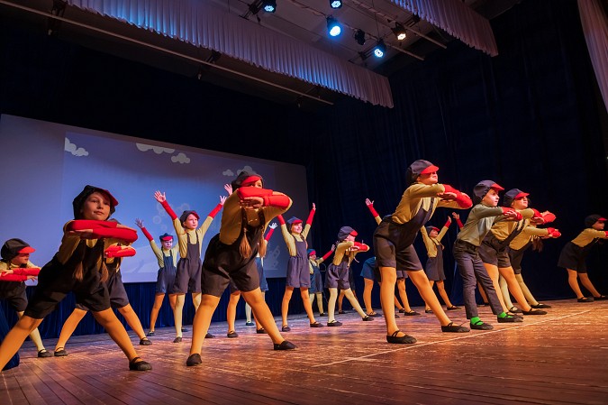 В Кинешме прошёл юбилейный концерт детского театра-танца «Чайка» фото 18