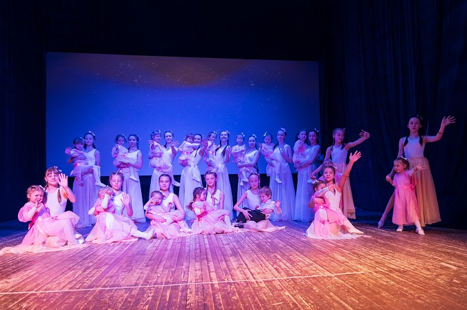 В Кинешме прошёл юбилейный концерт детского театра-танца «Чайка» фото 12