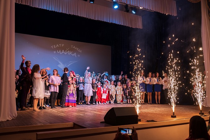 В Кинешме прошёл юбилейный концерт детского театра-танца «Чайка» фото 24