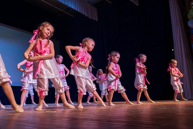 В Кинешме прошёл юбилейный концерт детского театра-танца «Чайка» фото 11