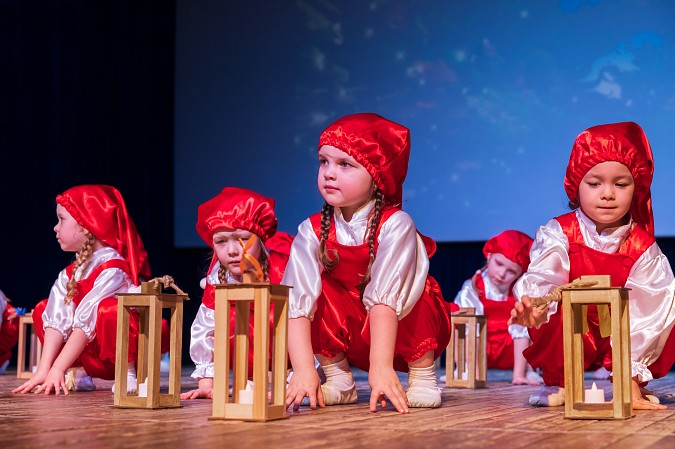 В Кинешме прошёл юбилейный концерт детского театра-танца «Чайка» фото 9