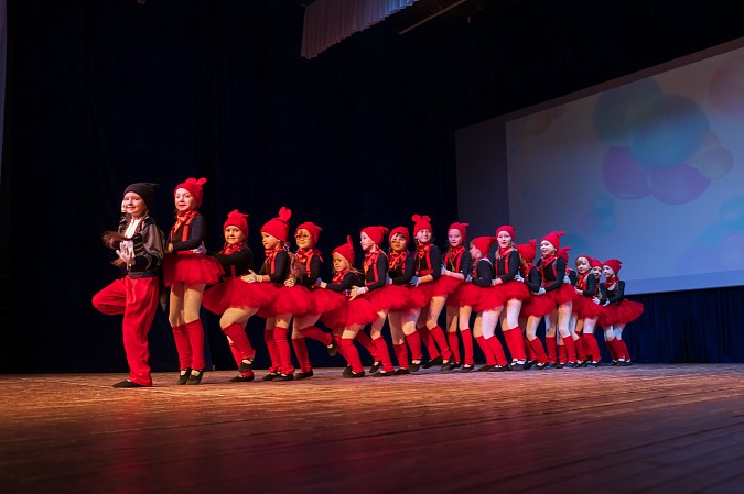 В Кинешме прошёл юбилейный концерт детского театра-танца «Чайка» фото 10