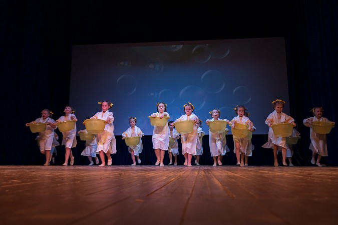 В Кинешме прошёл юбилейный концерт детского театра-танца «Чайка» фото 17