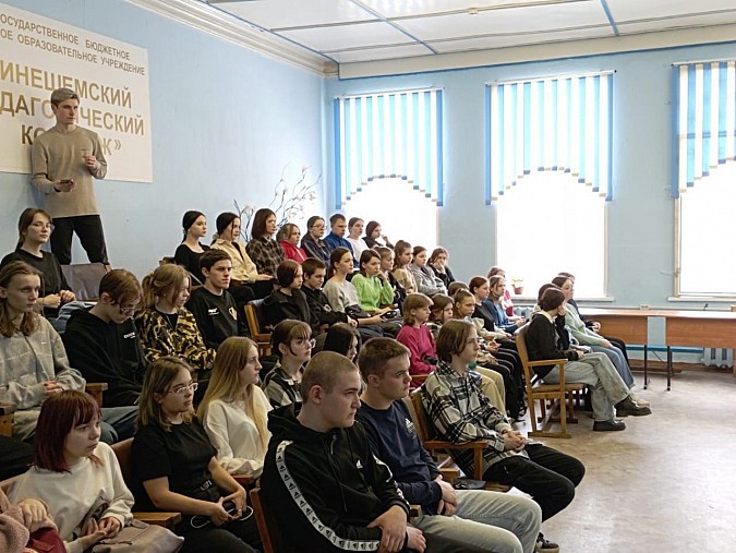 В Кинешме волонтеры-медики рассказали сверстникам о вреде курения фото 3