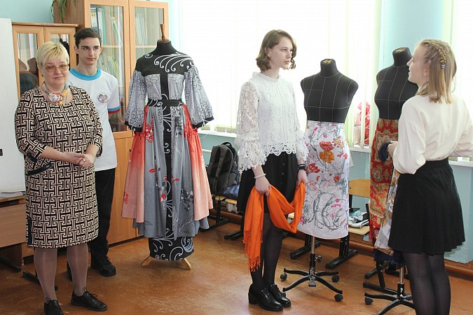 400 школьников Кинешмы посетили профориентационную выставку «Мир профессий» фото 10